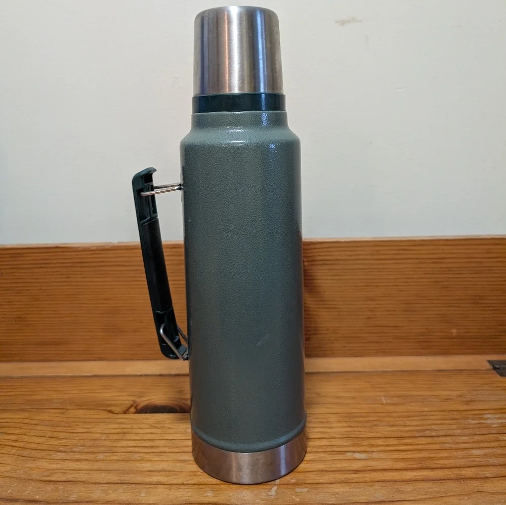 Stanley Classic Vacuum Bottle Green Thermos w Cup Stopper - Picture 6 of 7